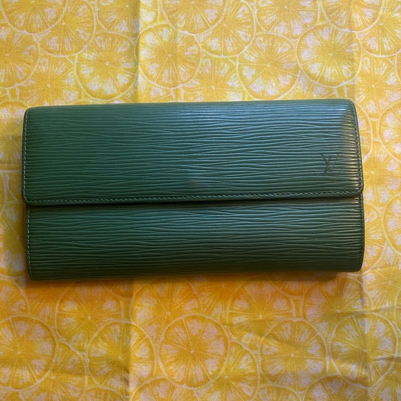 Louis Vuitton Green Epi leather Sarah Project Wallet - Picture 1 of 11